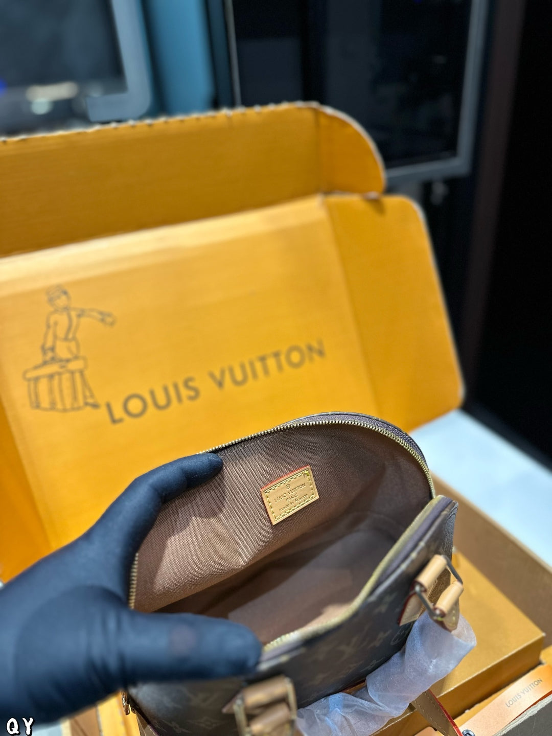 Louis Vuitton Shell Bag the latest Teddy collection