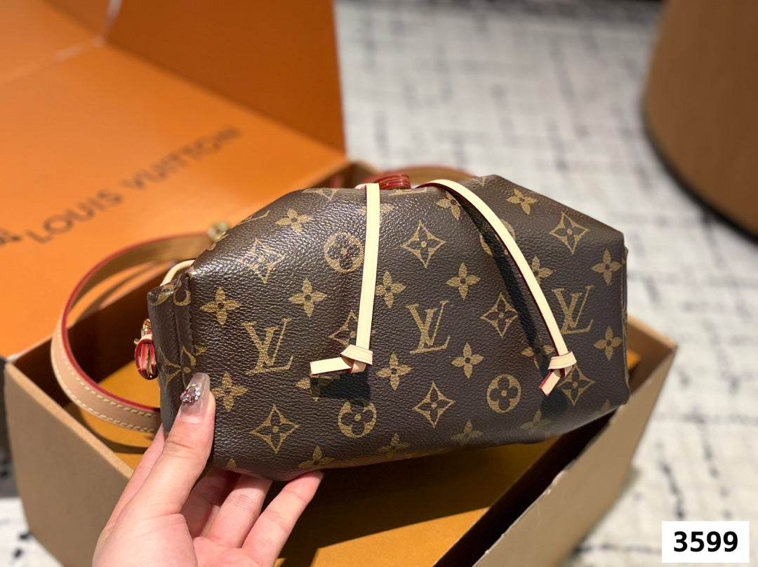 Lv ODYSSEE Backpack 🎒