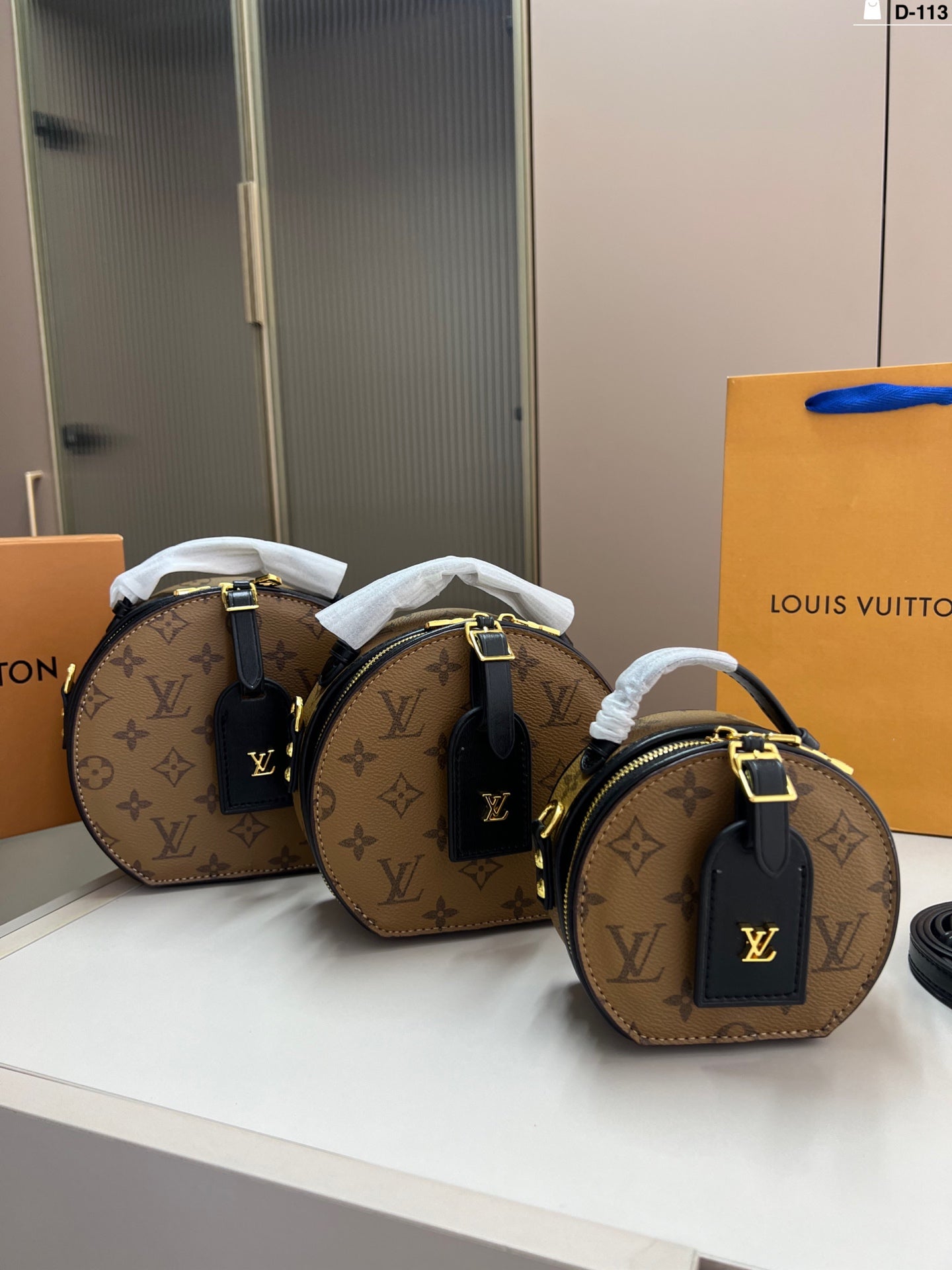 Lv Round Bag With A Rounded Top