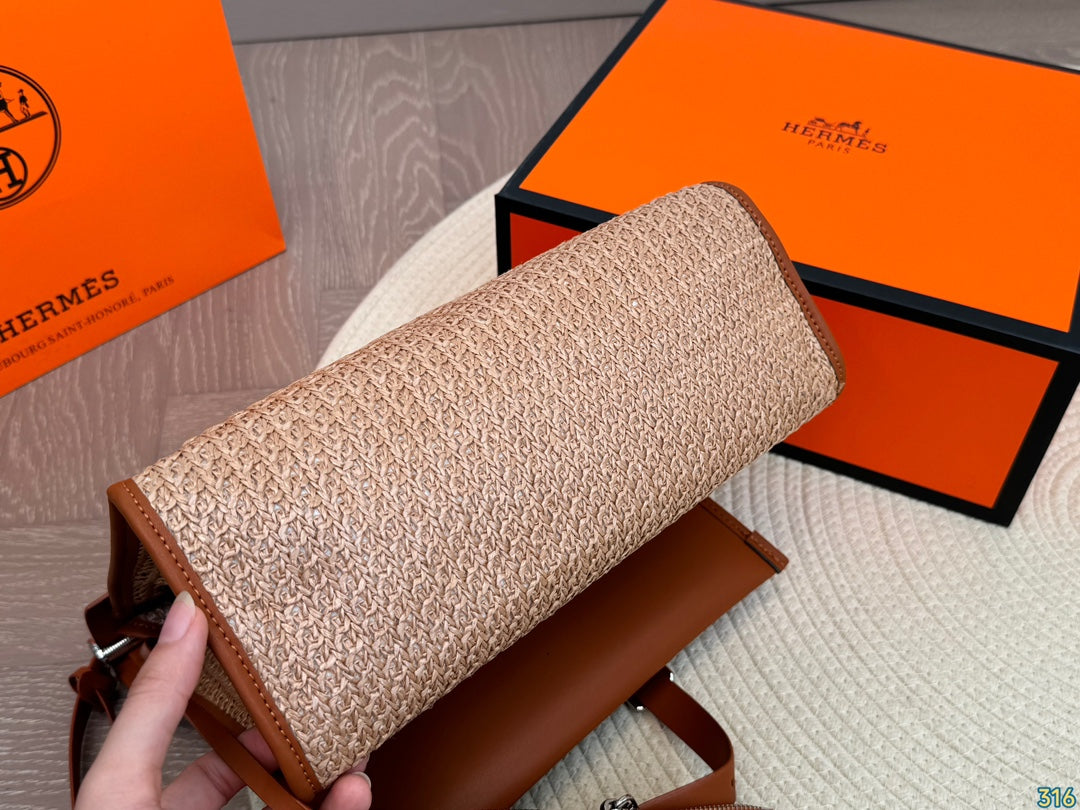 Hermès woven handbag