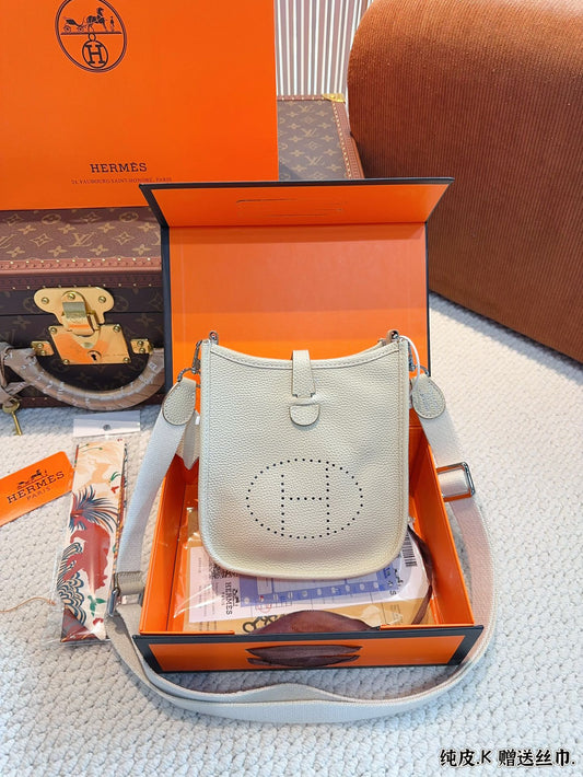 Hermès' entry-level Evelyne Bag