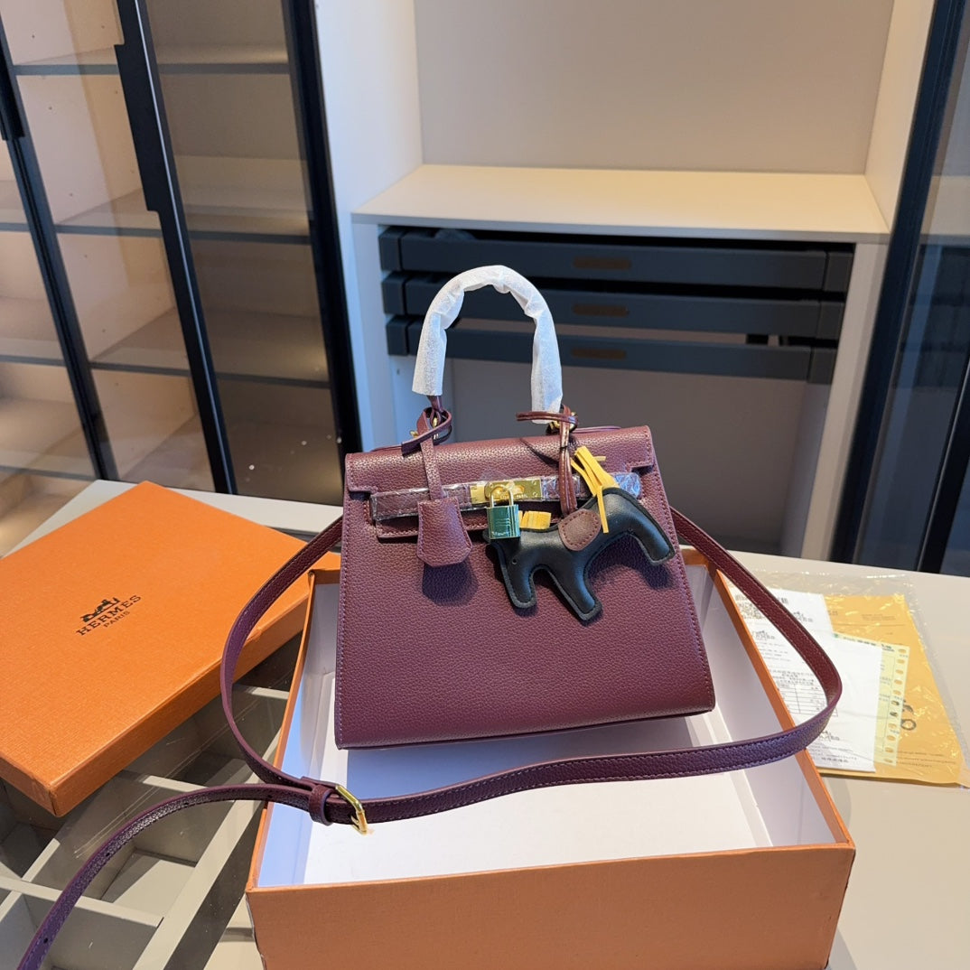 A classic Hermès Kelly bag from the Hermès boutique!