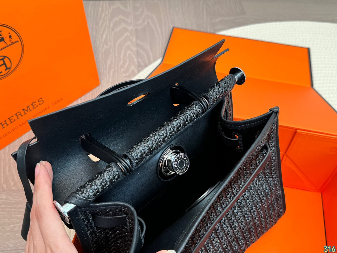 Hermès woven handbag