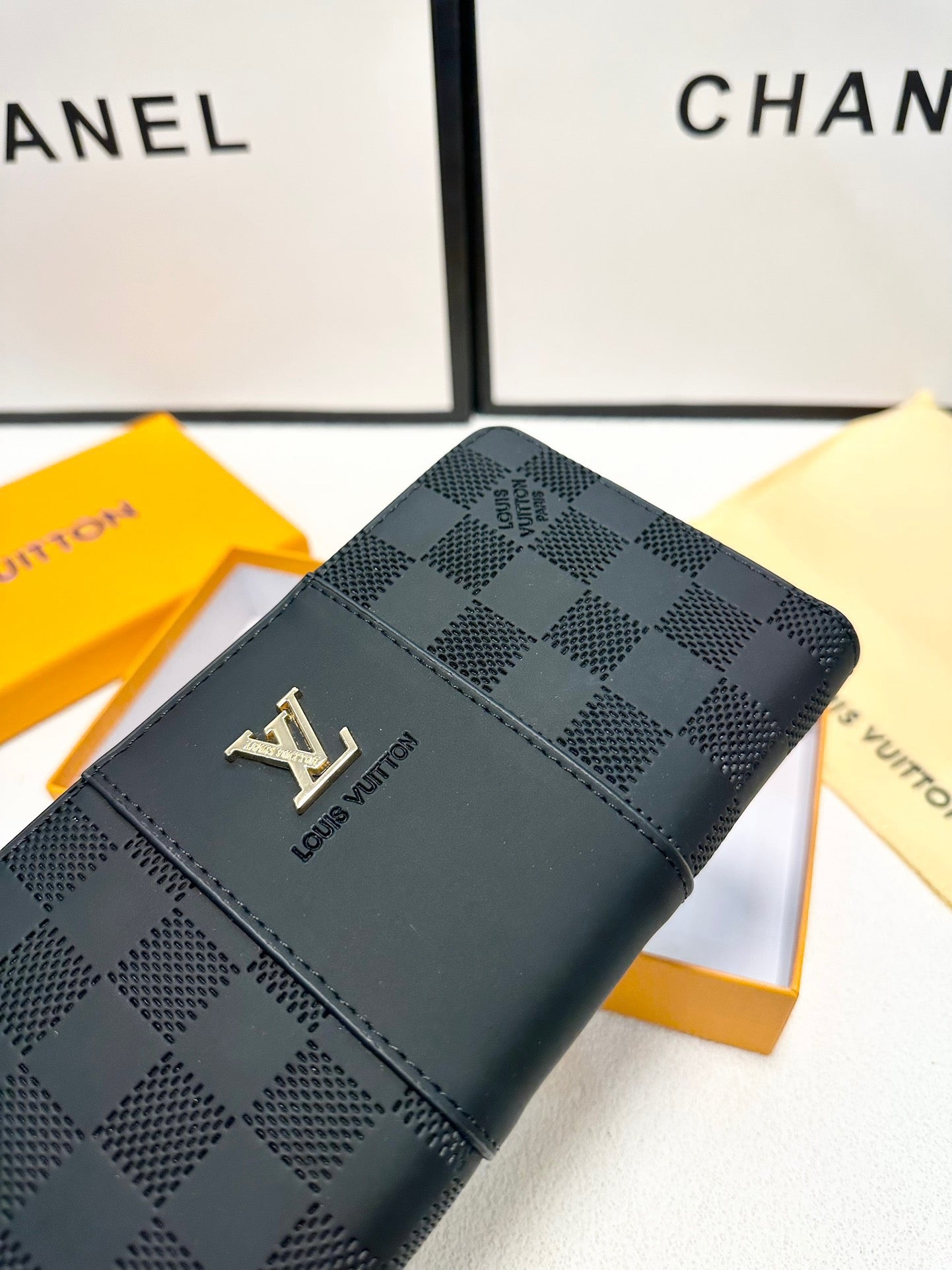 New LV Men's Clutch