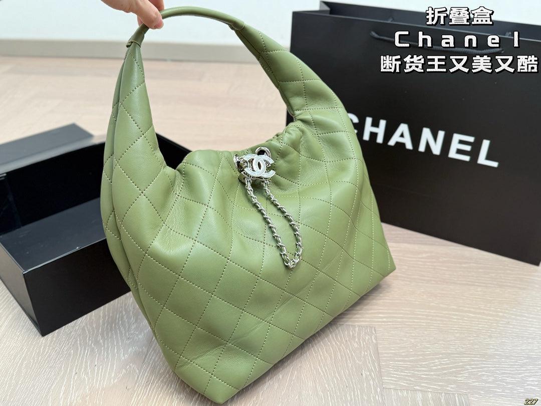 Chanel's best-seller is both beautiful and cool!