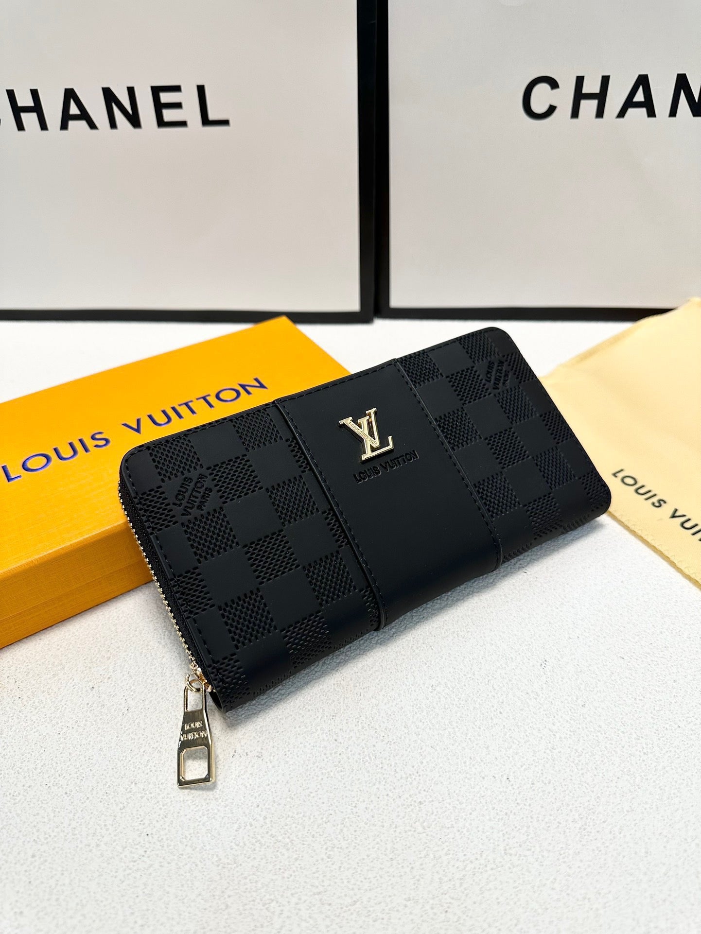 New LV Men's Clutch