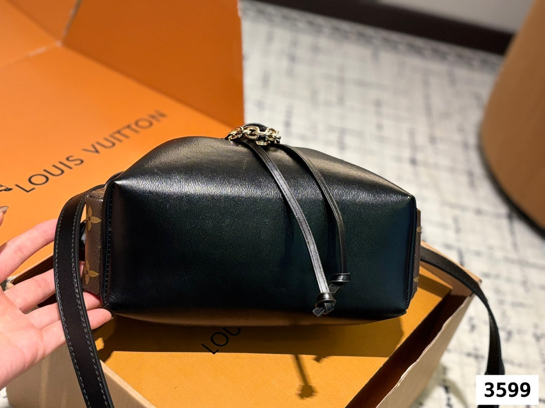 Lv ODYSSEE Backpack 🎒