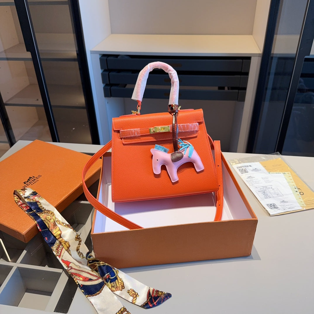 A classic Hermès Kelly bag from the Hermès boutique!