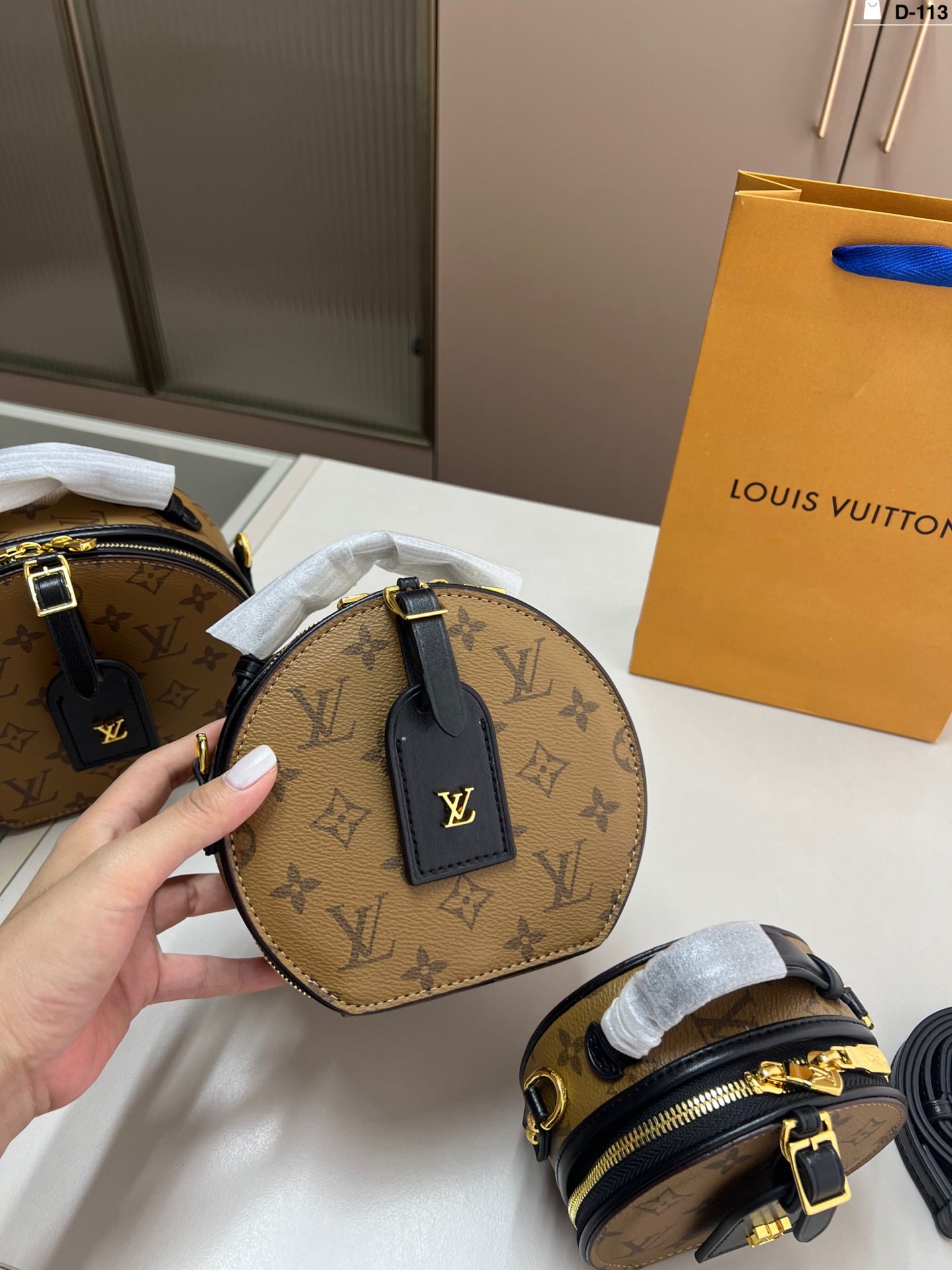 Lv Round Bag With A Rounded Top