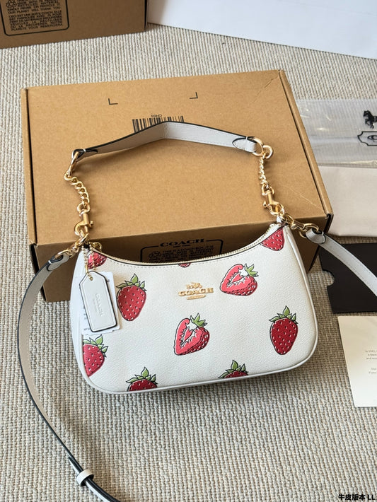 Coach Strawberry 🍓 Underarm Bag