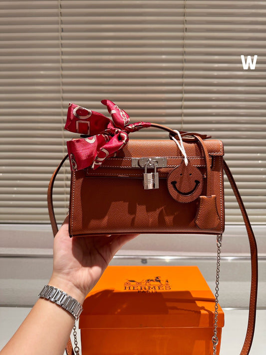 Hermès Crocodile-Pattern Kelly Bag