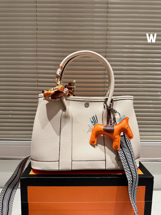 Exclusive Hermès classic hot off the presses!