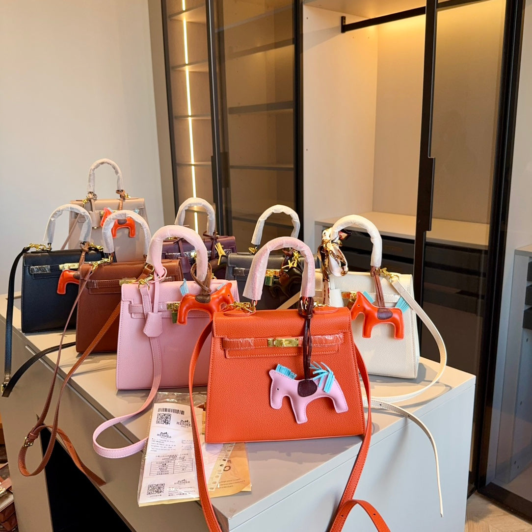 A classic Hermès Kelly bag from the Hermès boutique!