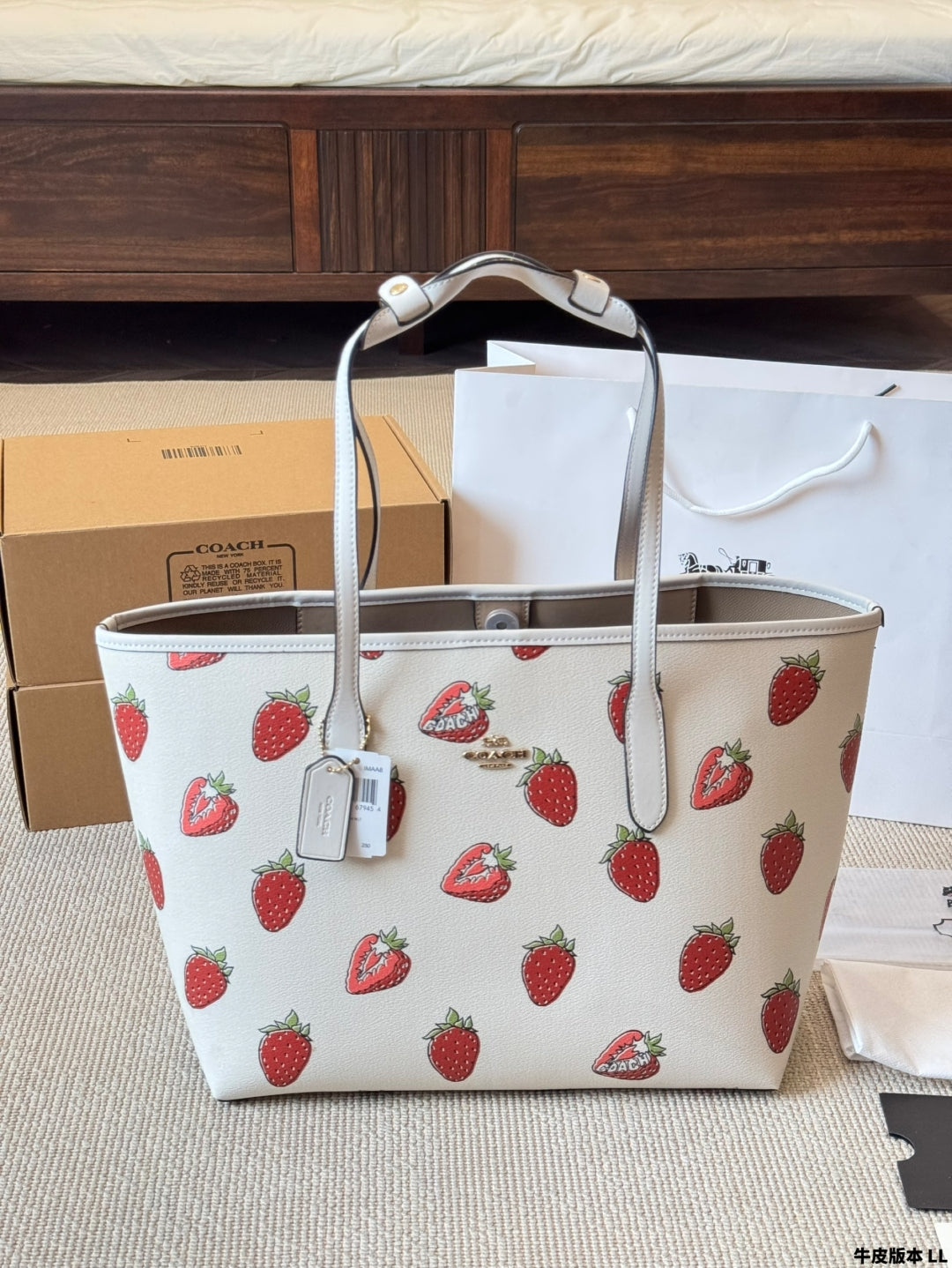Coach City Tote Strawberry 🍓