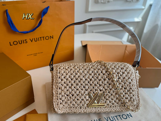 LV Raffia Braided Chain Underarm Bag 💕