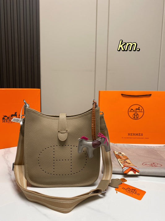 Genuine Hermès Evelyne 29 calfskin leather