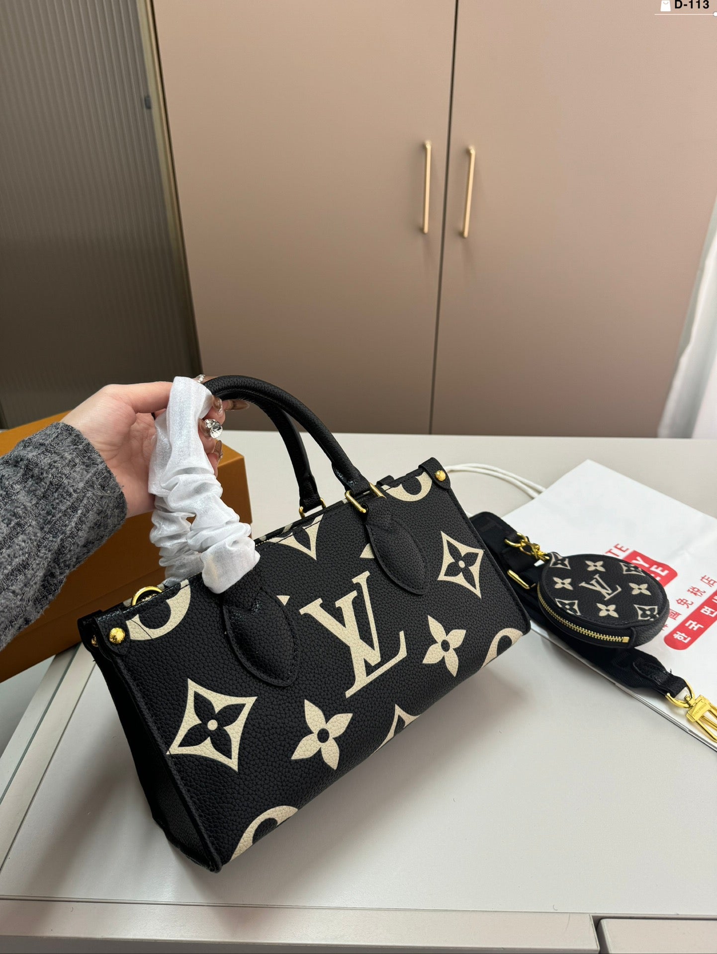 Louis Vuitton Onthego Eastwest
