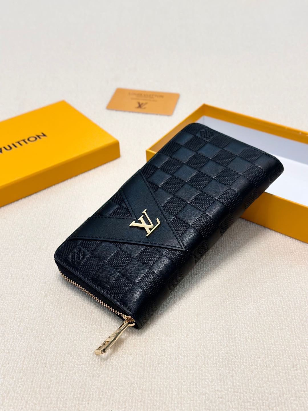 New LV Men's Clutch
