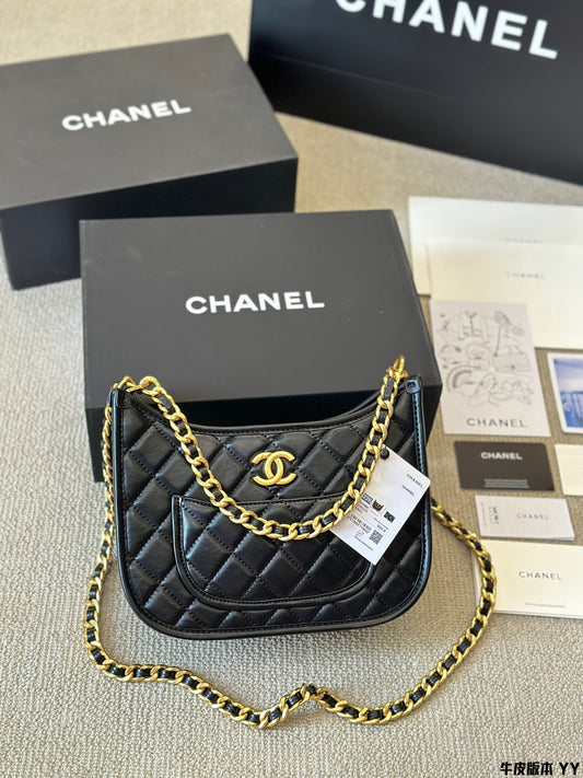 𝘝𝘪𝘯𝘵𝘢𝘨𝘦 Chanel Crossbody Bag