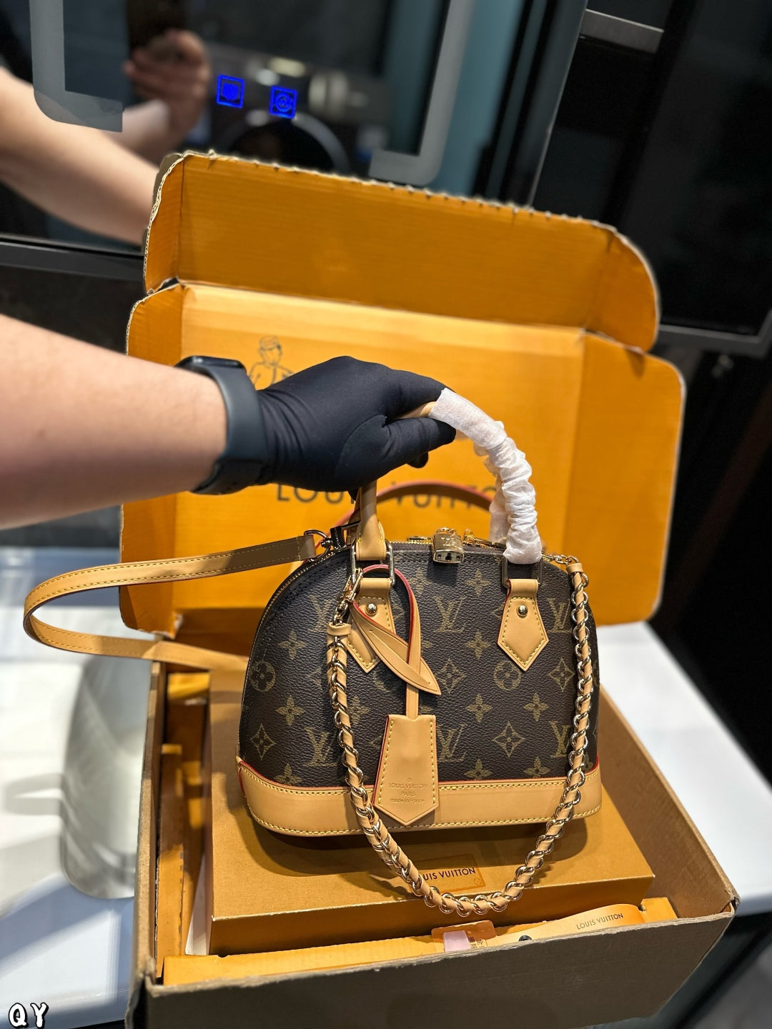 Louis Vuitton Shell Bag the latest Teddy collection