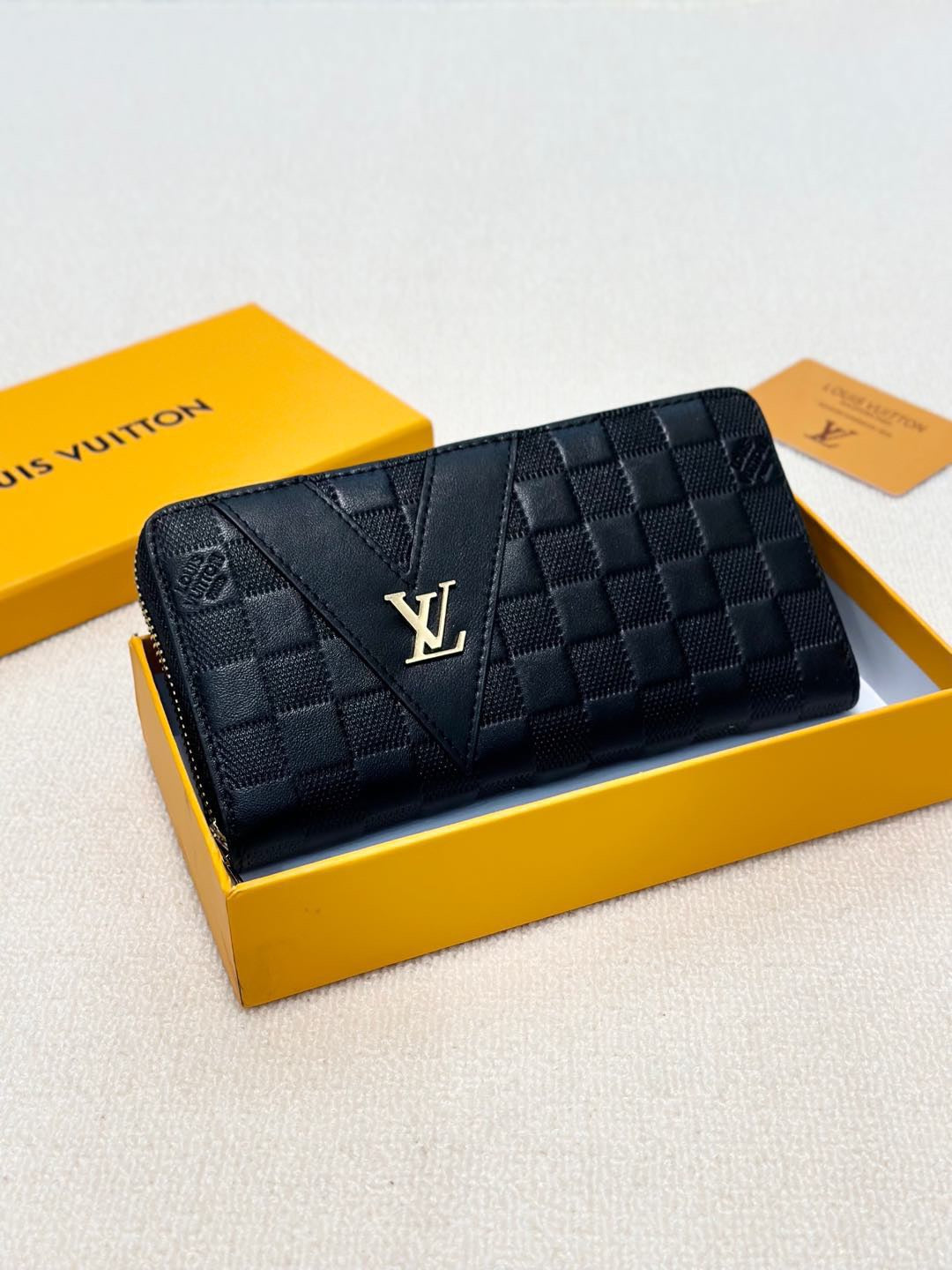 New LV Men's Clutch