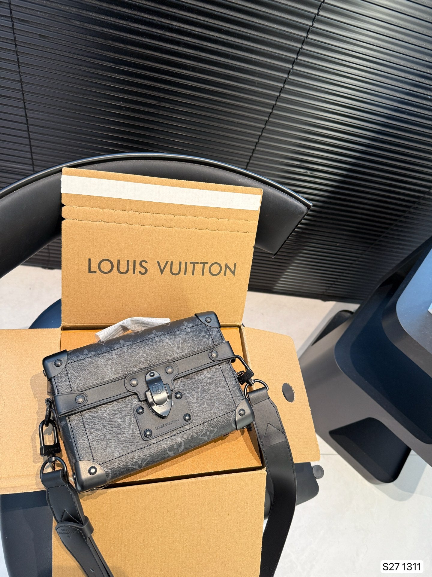LV new men's bags!