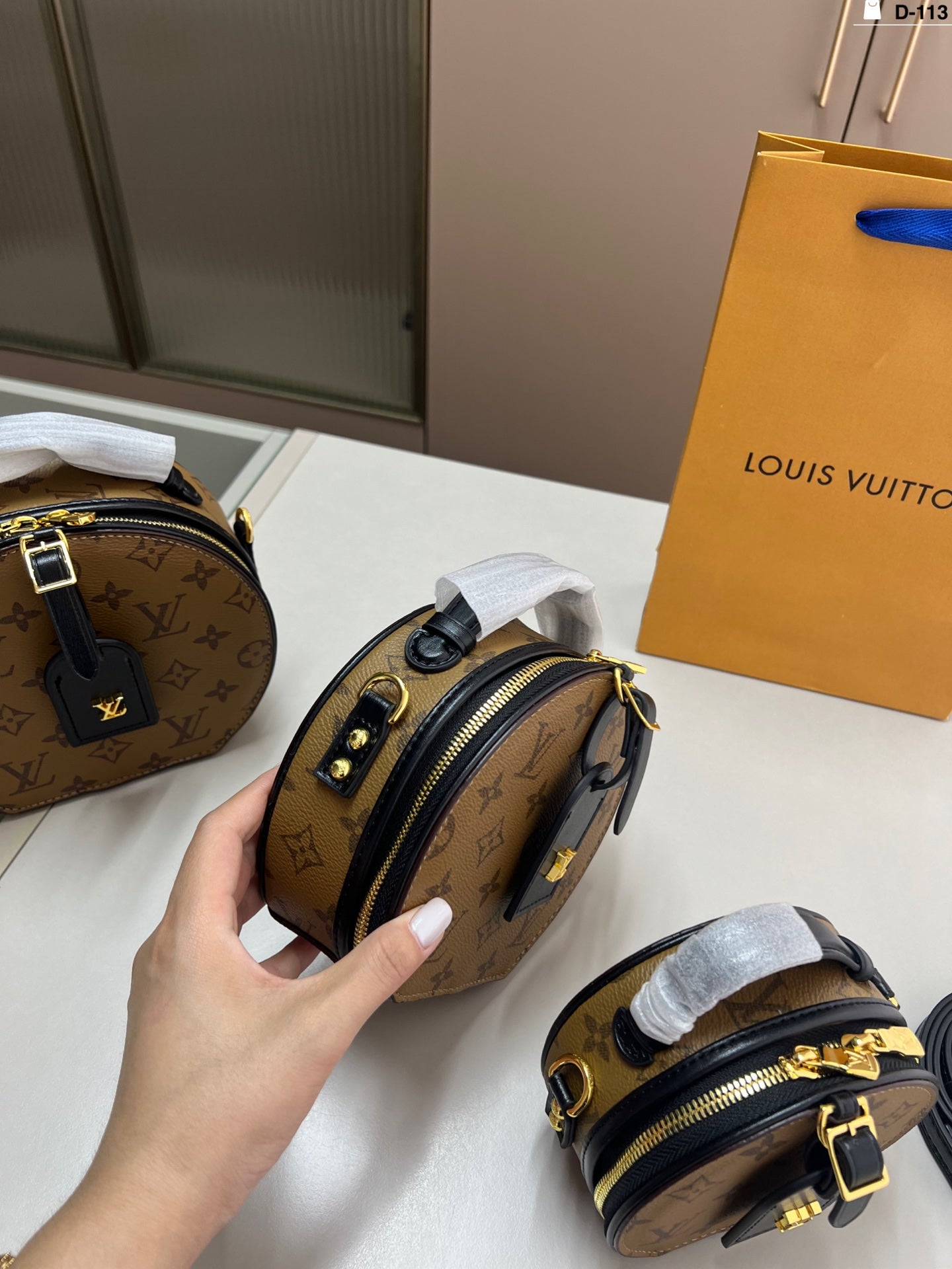 Lv Round Bag With A Rounded Top