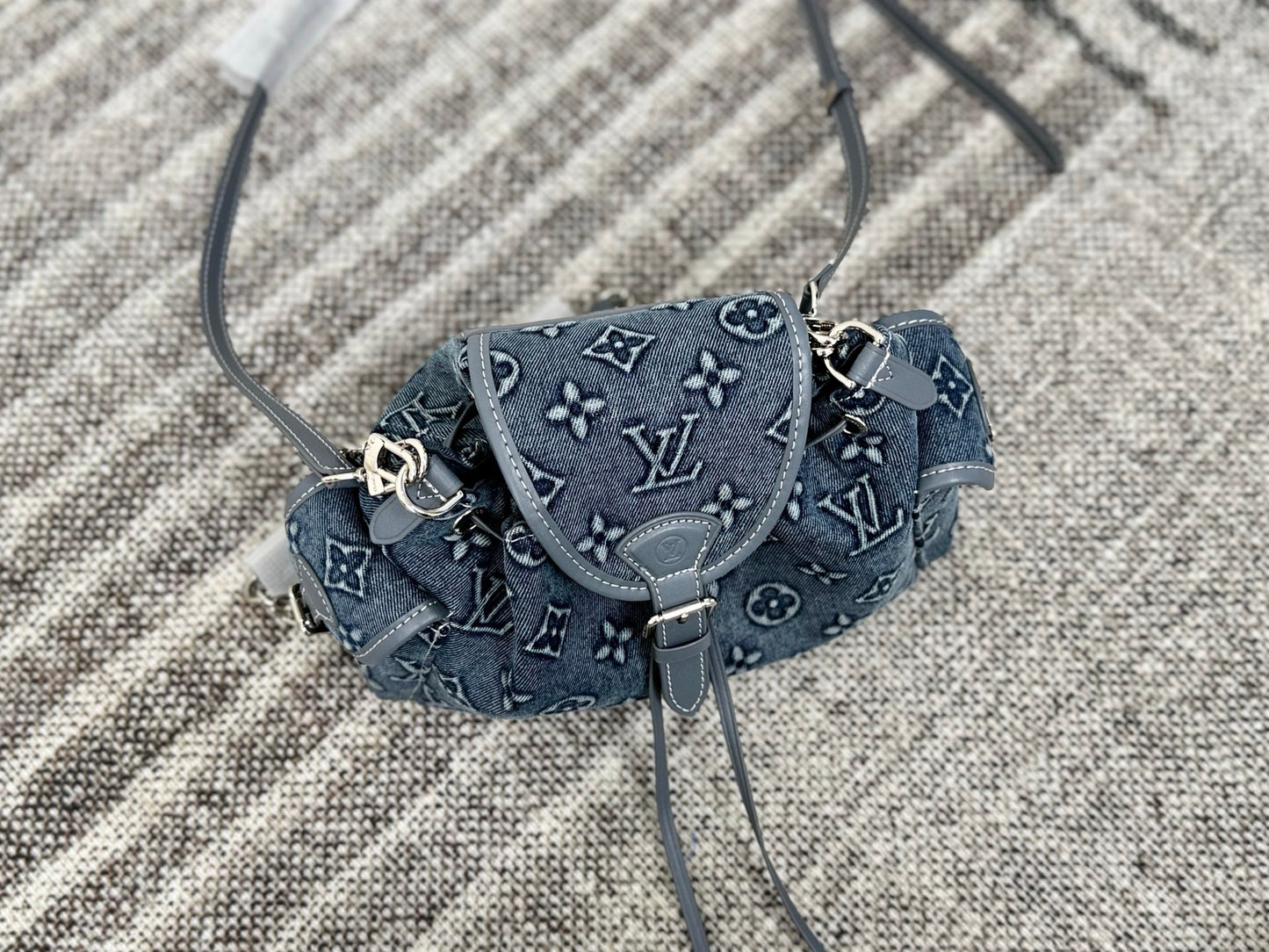 New Lv embossed monogram handbag crossbody bag