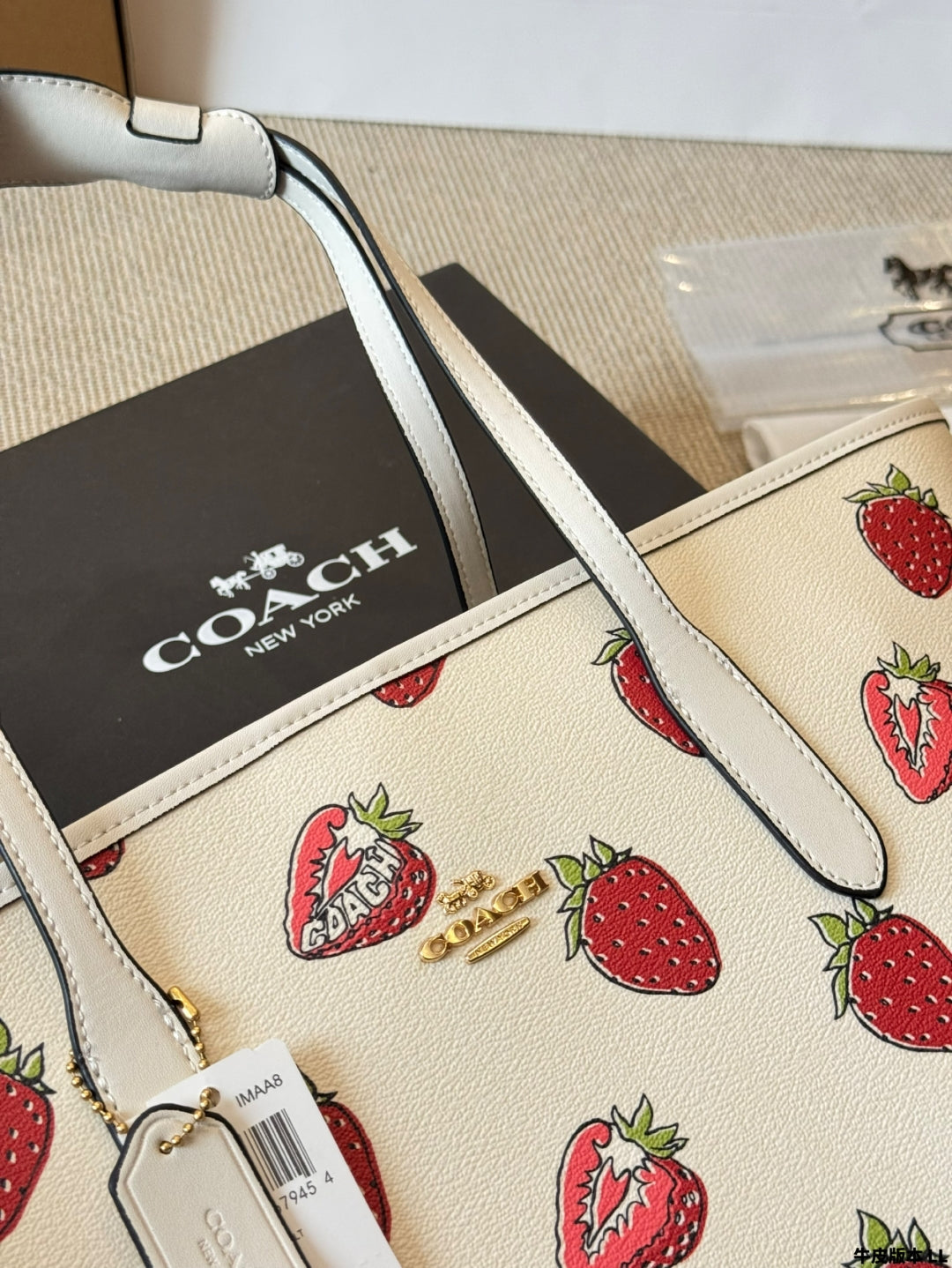 Coach City Tote Strawberry 🍓