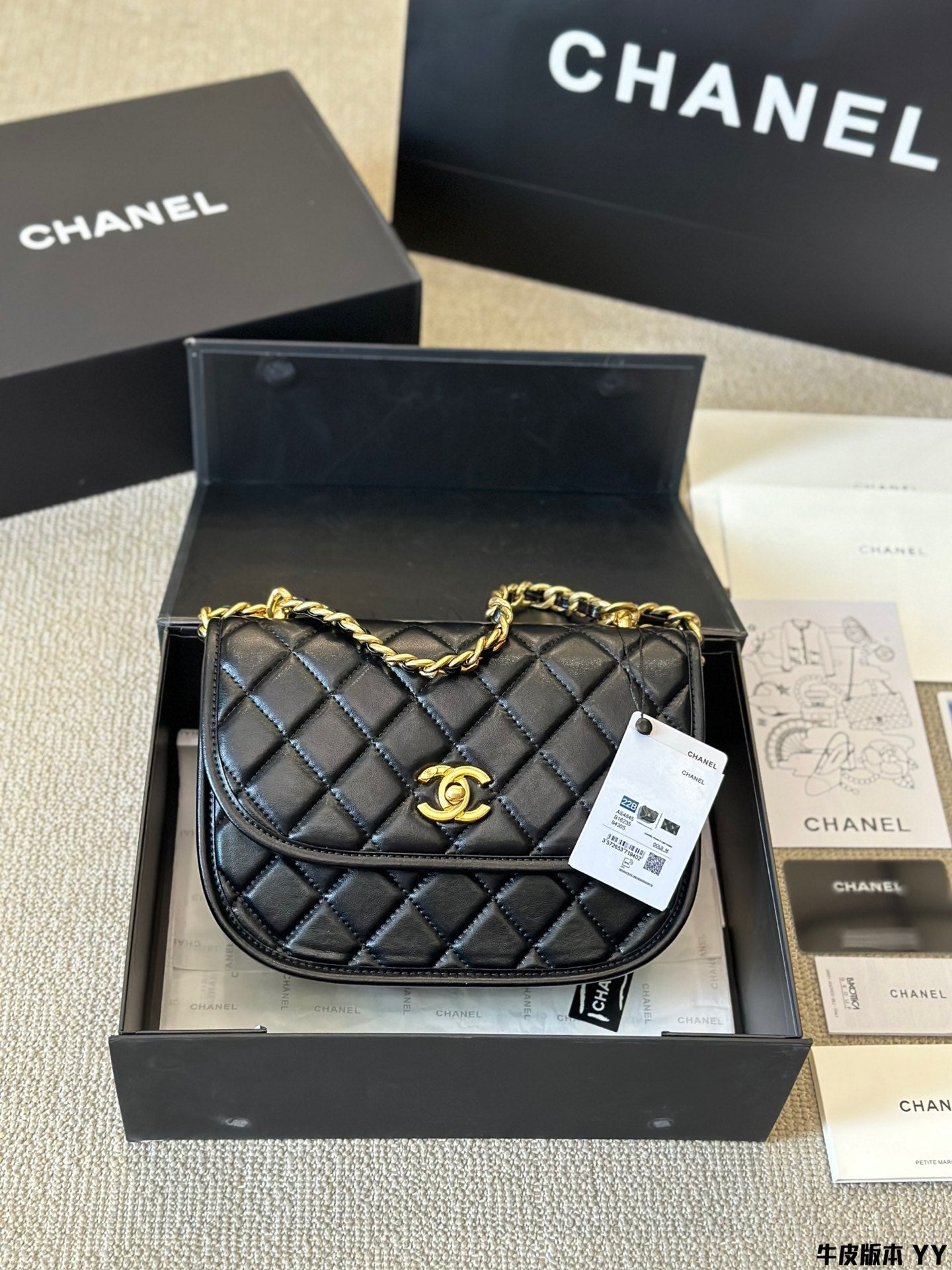 𝘝𝘪𝘯𝘵𝘢𝘨𝘦 Chanel Crossbody Bag