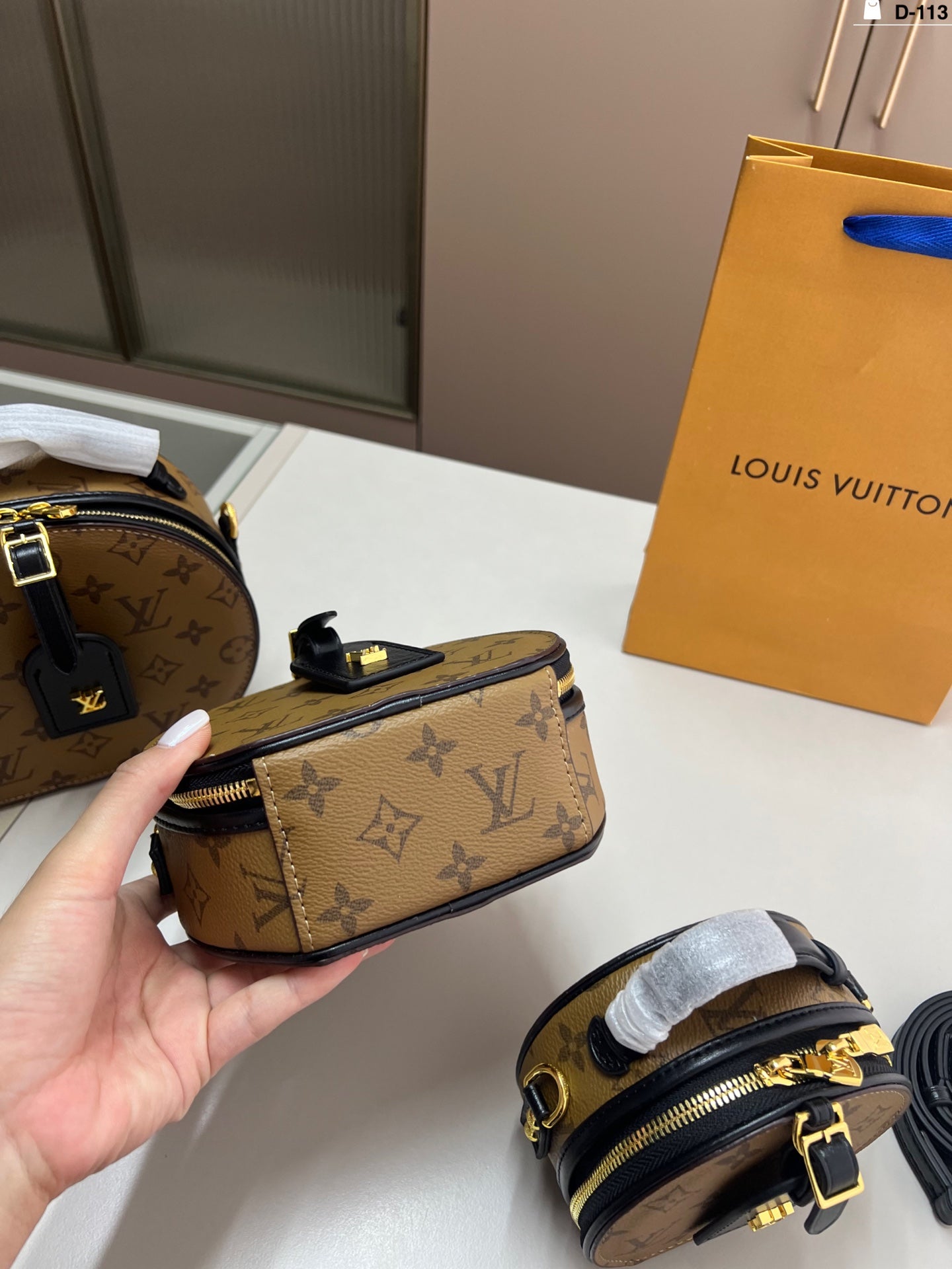 Lv Round Bag With A Rounded Top