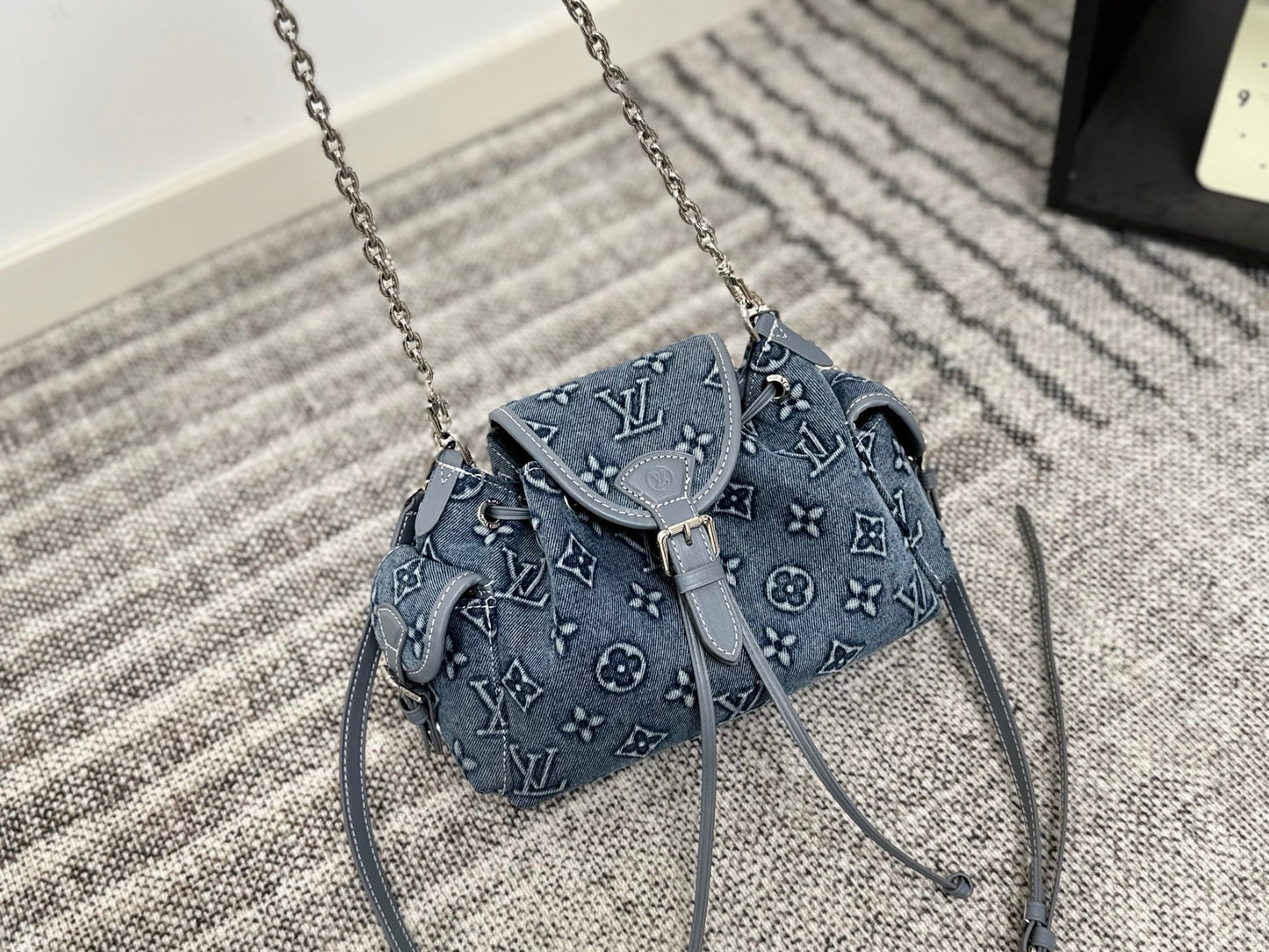 New Lv embossed monogram handbag crossbody bag