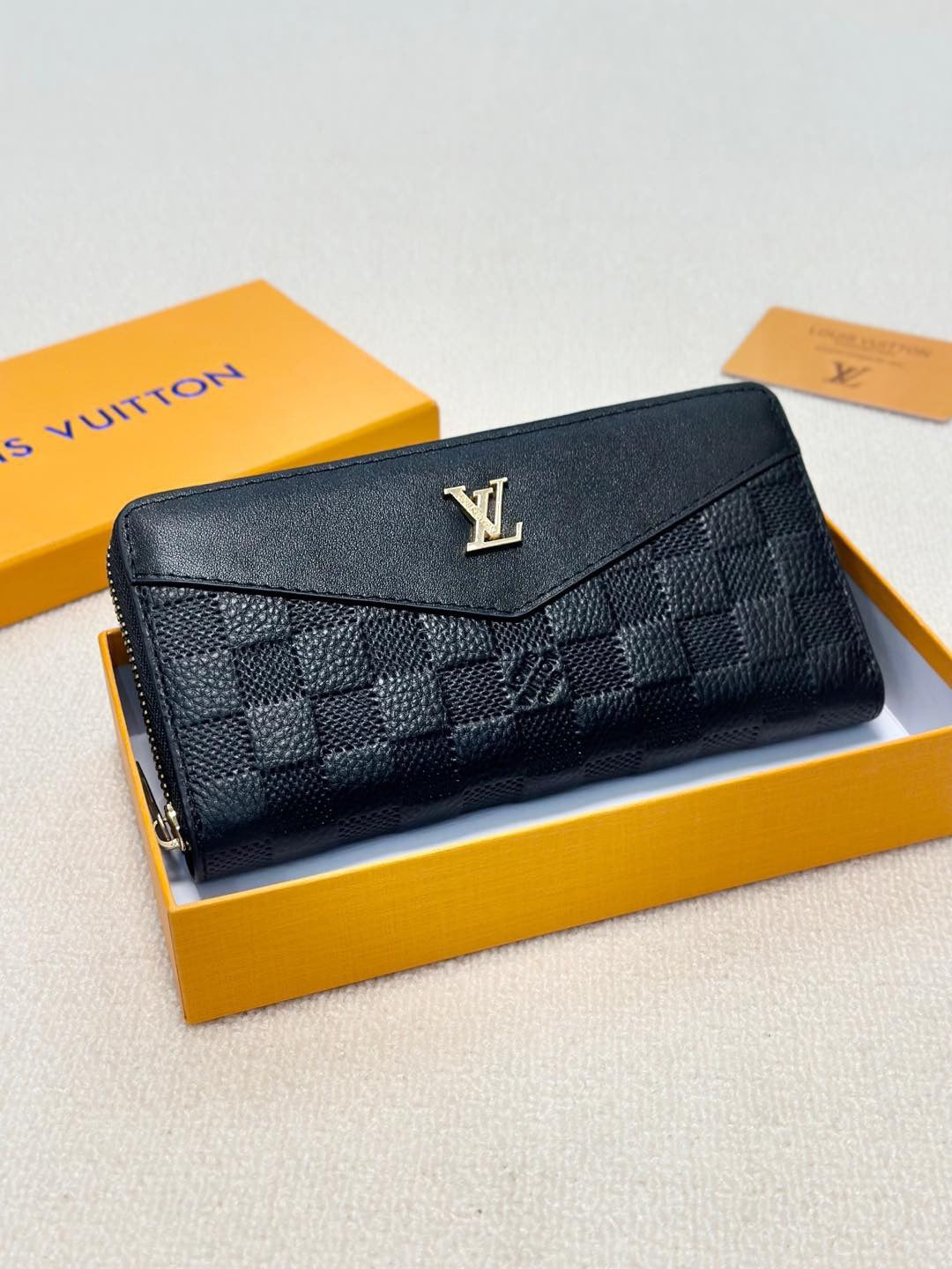 New LV Men's Clutch