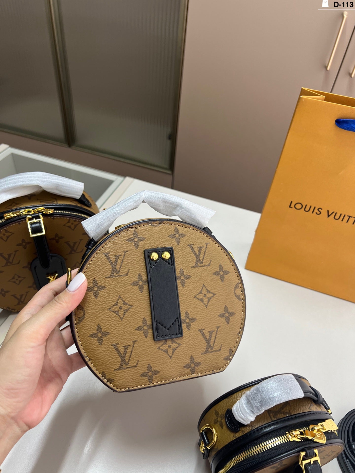 Lv Round Bag With A Rounded Top