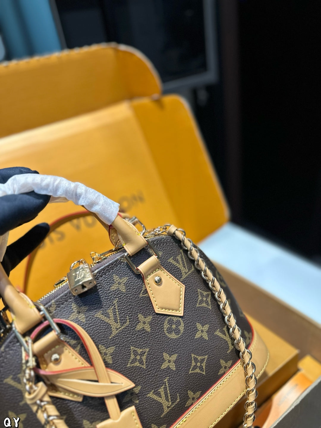 Louis Vuitton Shell Bag the latest Teddy collection