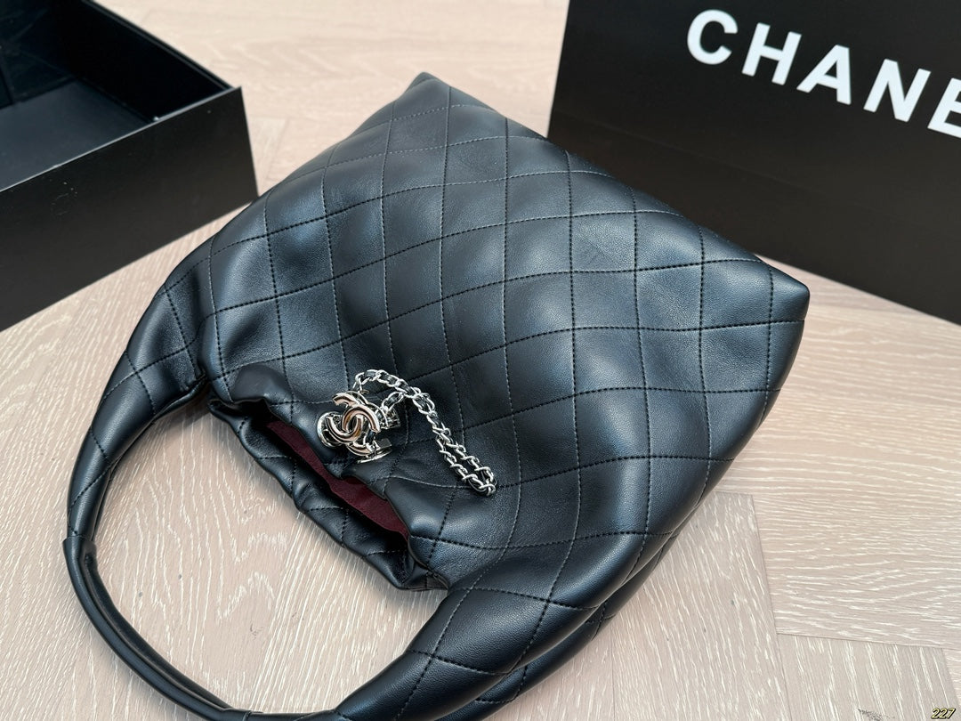Chanel's best-seller is both beautiful and cool!