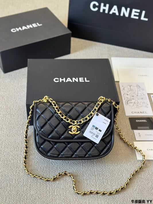 𝘝𝘪𝘯𝘵𝘢𝘨𝘦 Chanel Crossbody Bag