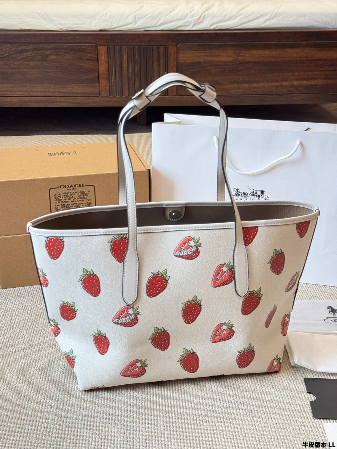 Coach City Tote Strawberry 🍓