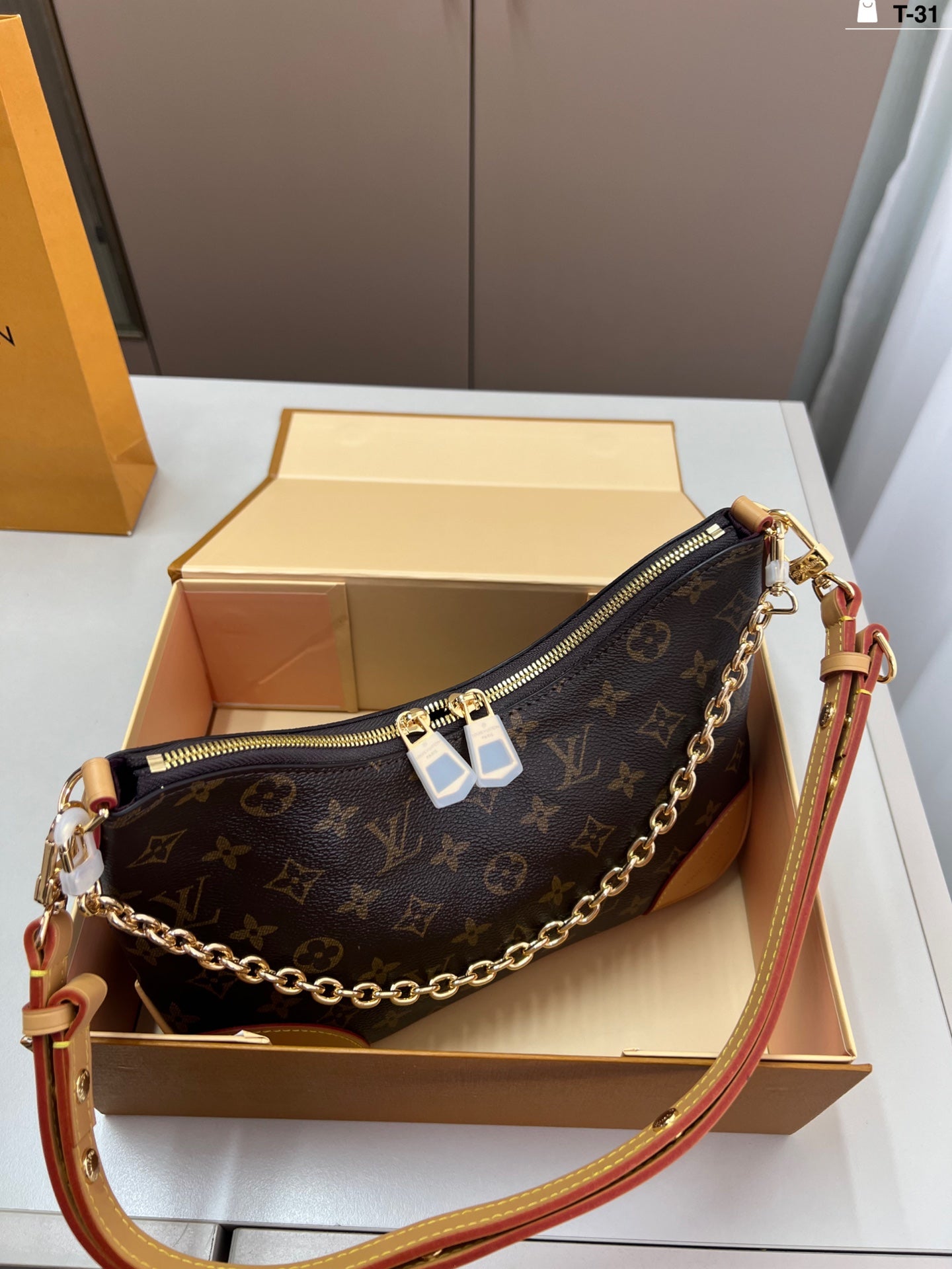 Lv Vintage Classic Croissant