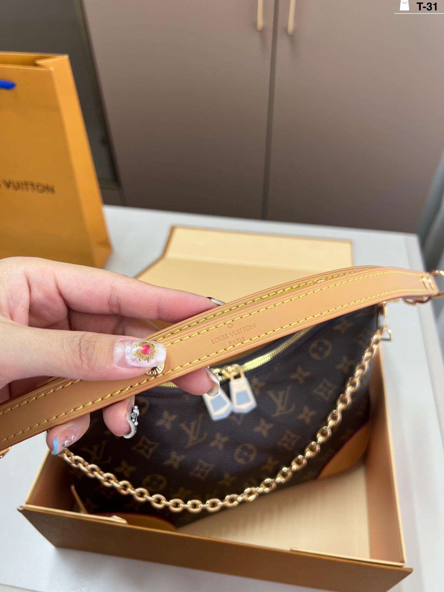 Lv Vintage Classic Croissant