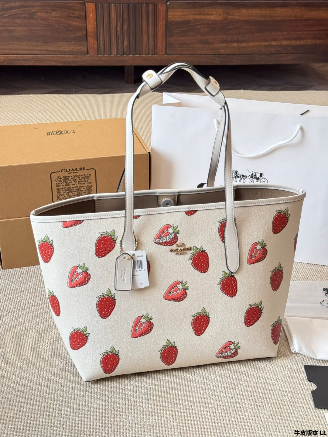 Coach City Tote Strawberry 🍓