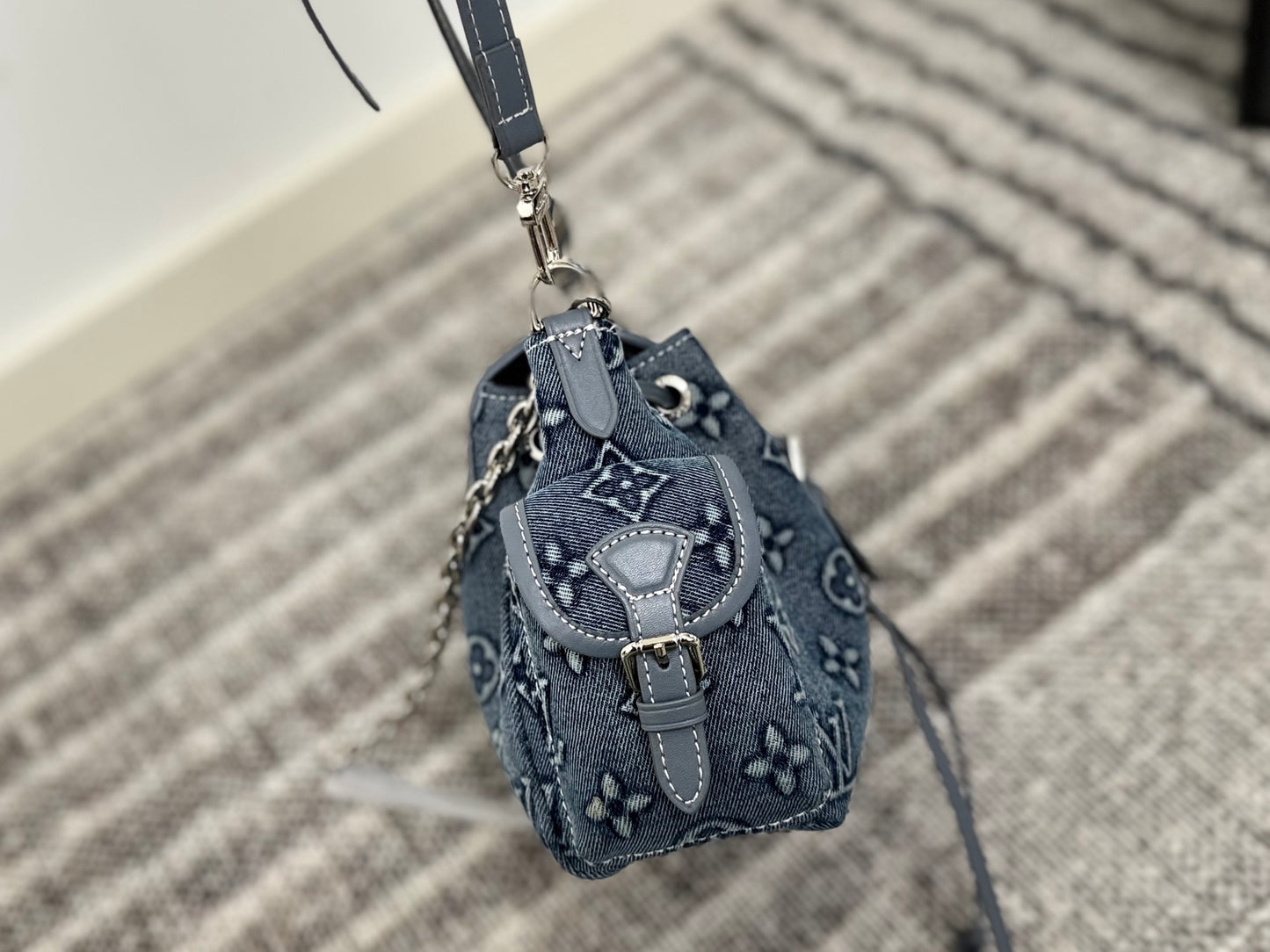 New Lv embossed monogram handbag crossbody bag