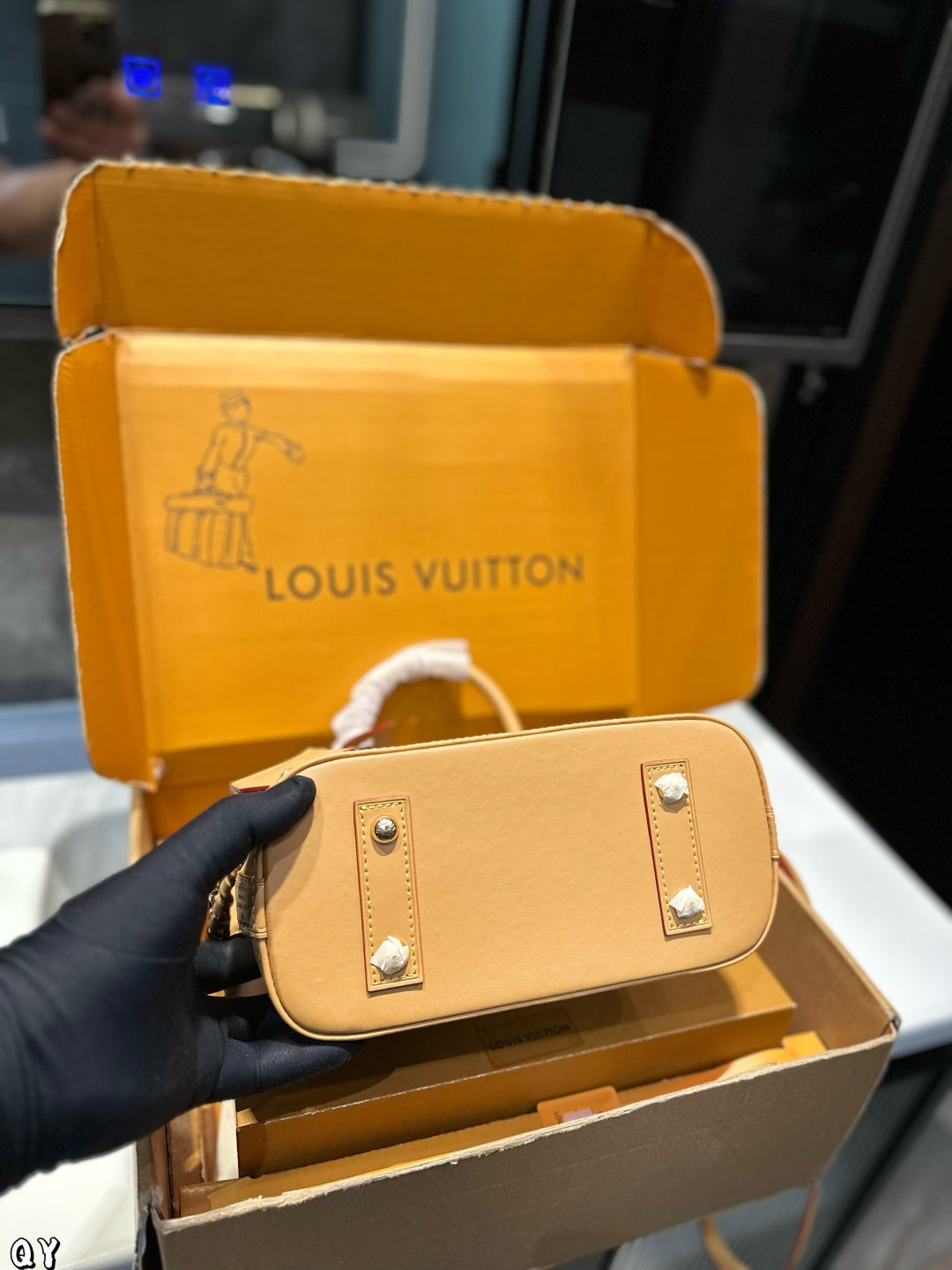 Louis Vuitton Shell Bag the latest Teddy collection