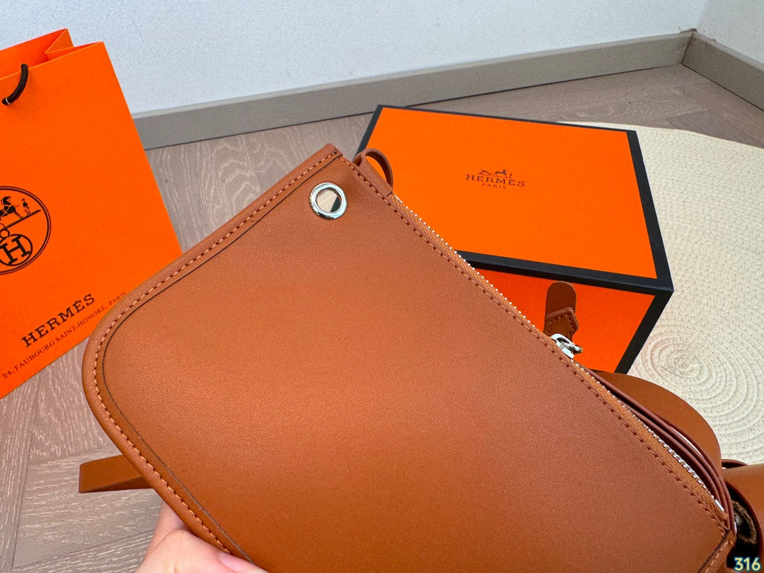 Hermès woven handbag