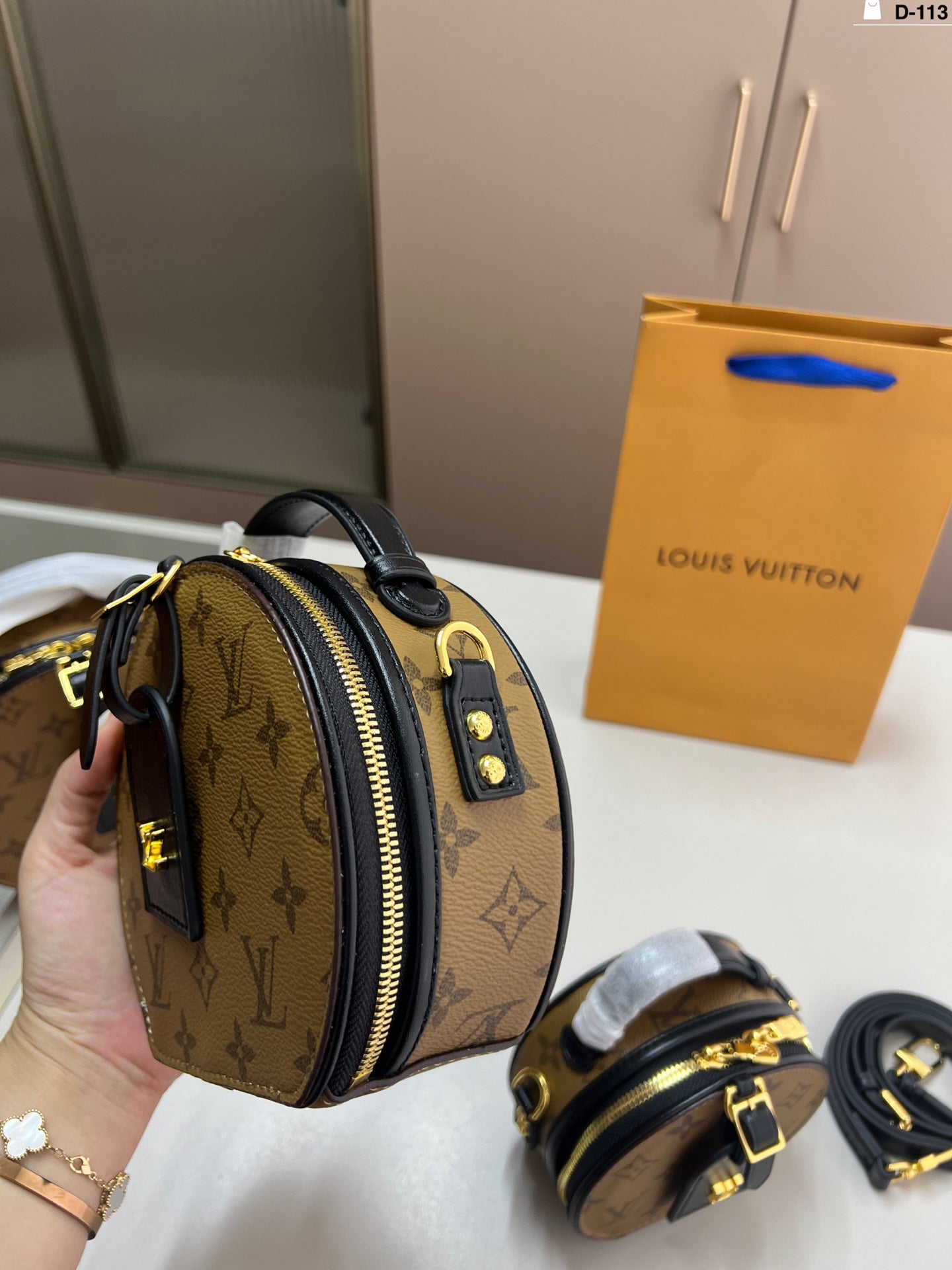 Lv Round Bag With A Rounded Top