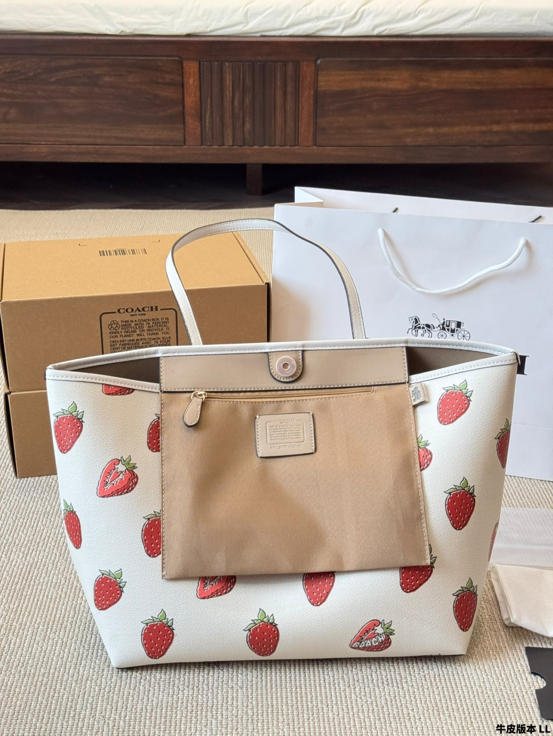 Coach City Tote Strawberry 🍓