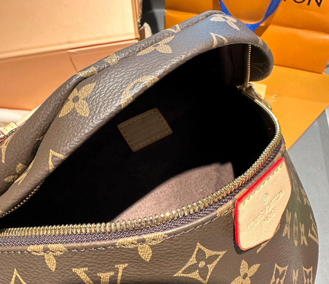 LV Classic and Popular Retiro Waist and Chest Bag