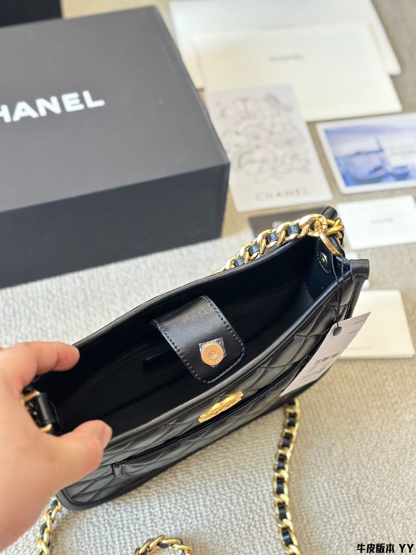 𝘝𝘪𝘯𝘵𝘢𝘨𝘦 Chanel Crossbody Bag