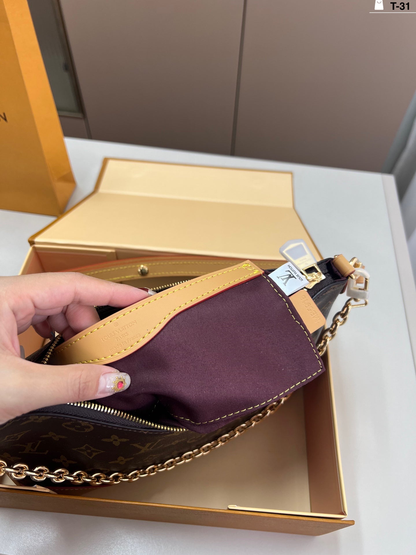 Lv Vintage Classic Croissant