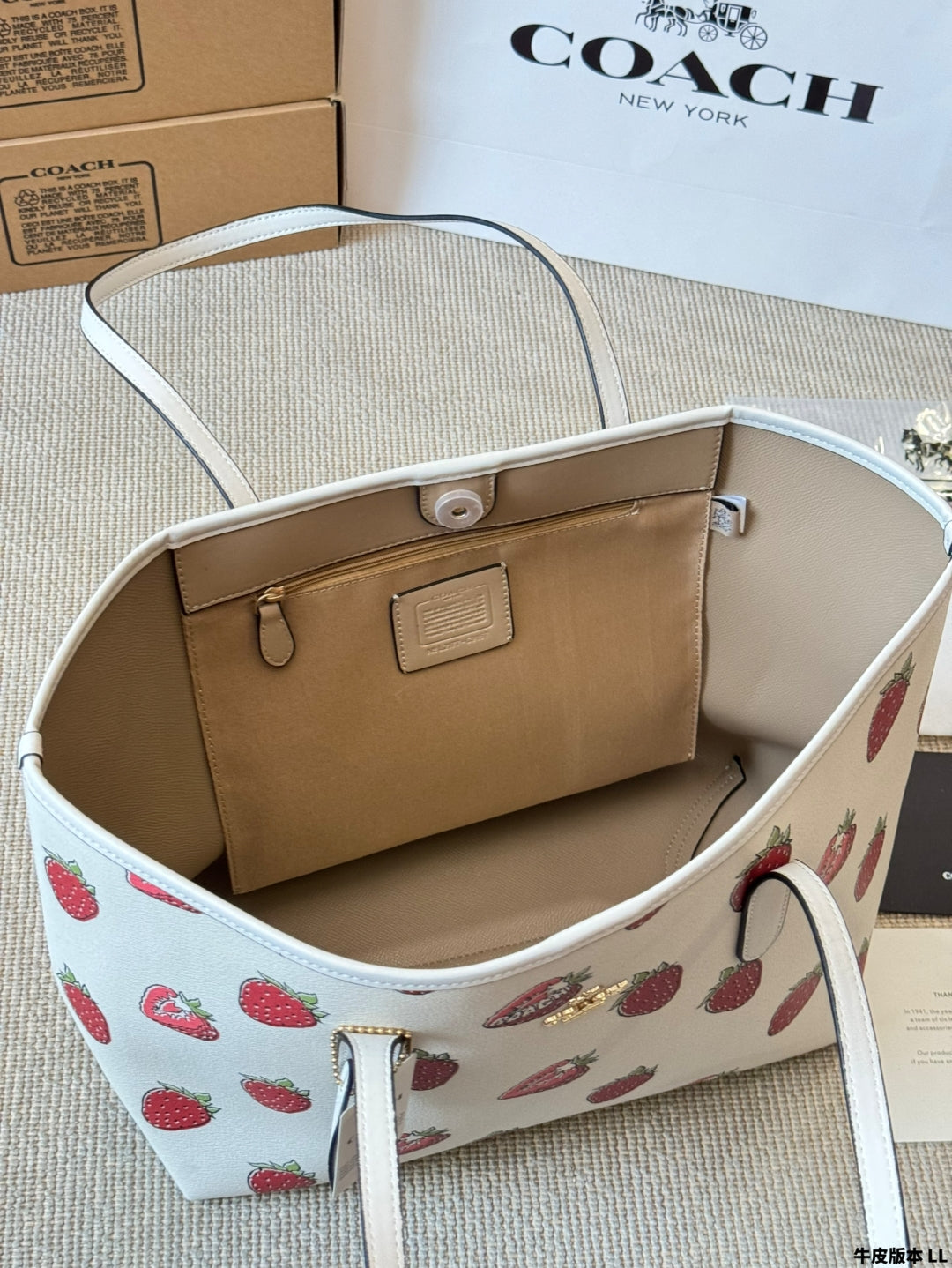 Coach City Tote Strawberry 🍓